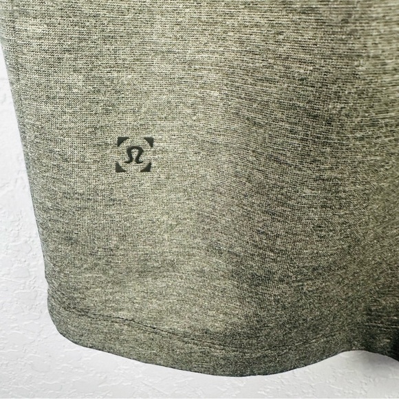 Lululemon x Arizona Coyotes Logo Men’s Gray Short Sleeves Performance Polo - Picture 2 of 5